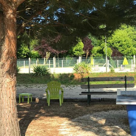 ホテル Camping Le Mondou Saint-Julien-de-Lampon エクステリア 写真