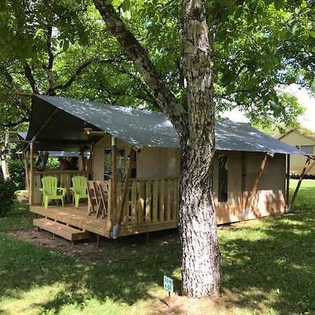 ホテル Camping Le Mondou Saint-Julien-de-Lampon エクステリア 写真
