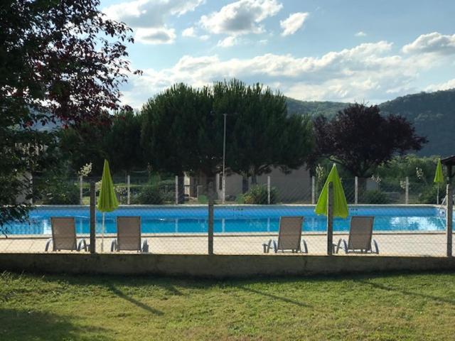 ホテル Camping Le Mondou Saint-Julien-de-Lampon エクステリア 写真