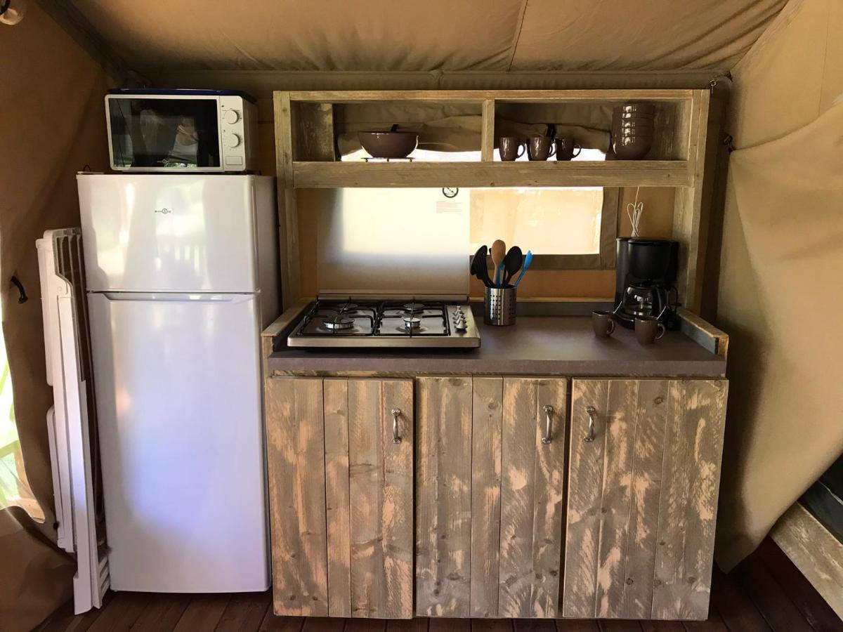 ホテル Camping Le Mondou Saint-Julien-de-Lampon エクステリア 写真