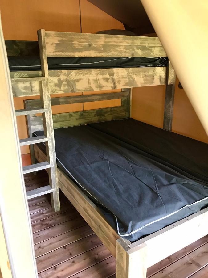 ホテル Camping Le Mondou Saint-Julien-de-Lampon エクステリア 写真