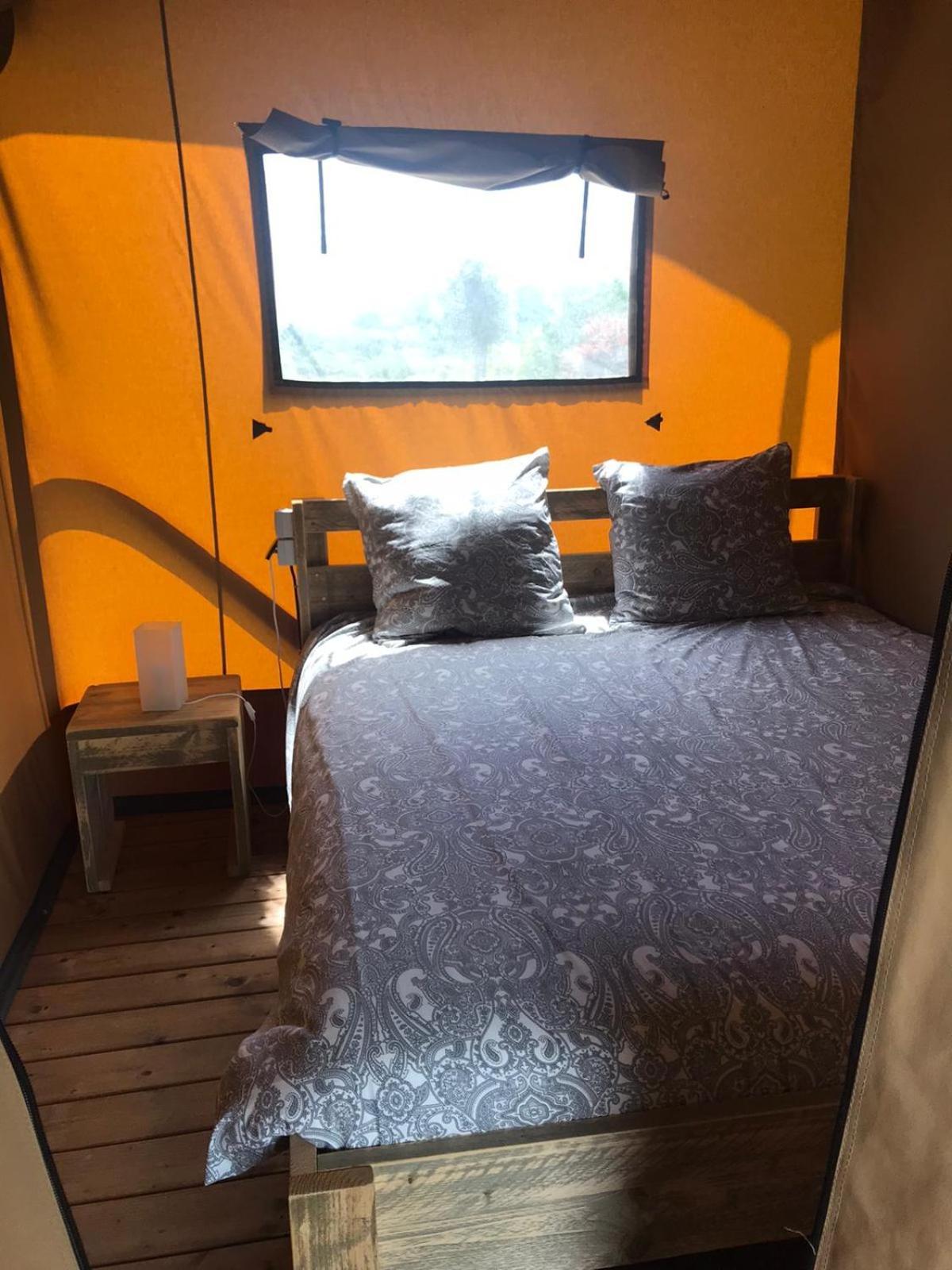 ホテル Camping Le Mondou Saint-Julien-de-Lampon エクステリア 写真